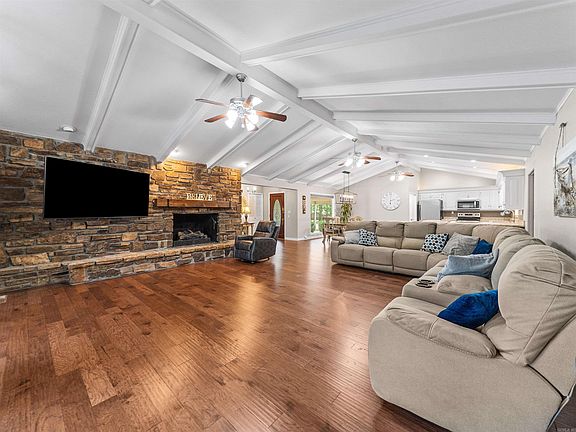 4th image of 10 Guadalajara Ln