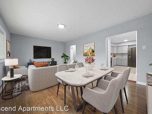 2nd image of 6933 S Jeffery Blvd #104