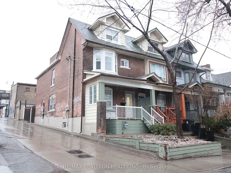 18 Roxton Rd #MAIN FLOOR — Photo 2