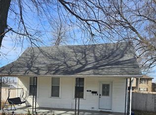 703 S Main St, Troy, IL 62294