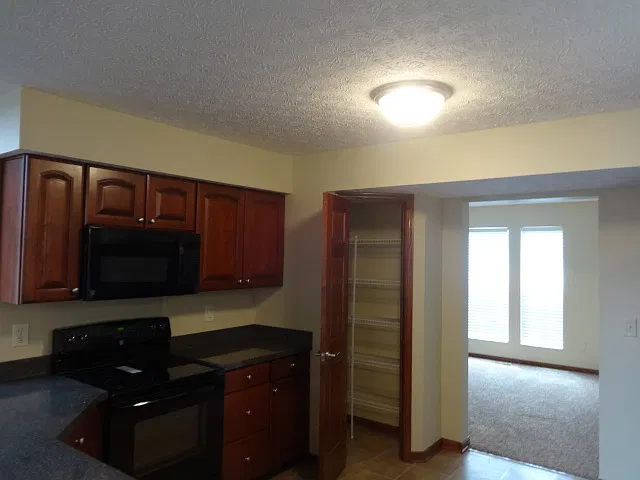 4 bed, 2.5 bath, 3044 sqft, $2,895 — Photo 2