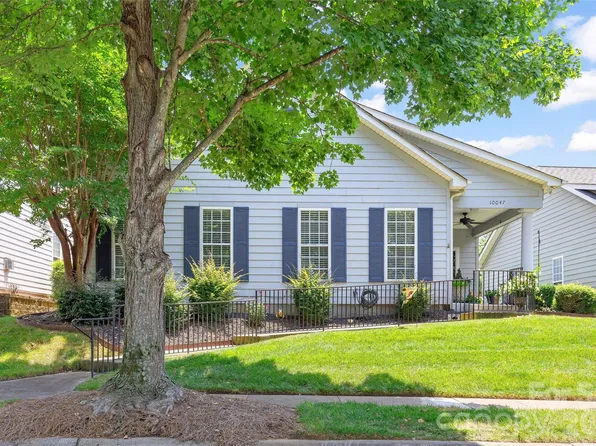 10047 Bishops Gate Blvd, Pineville, NC 28134