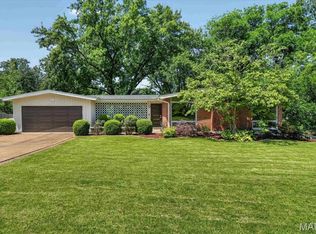 15 Bal Harbour Dr, Saint Louis, MO 63146