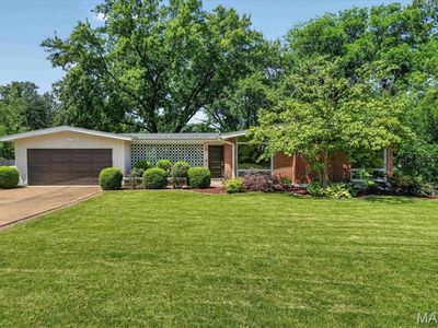 15 Bal Harbour Dr, Saint Louis, MO, 63146