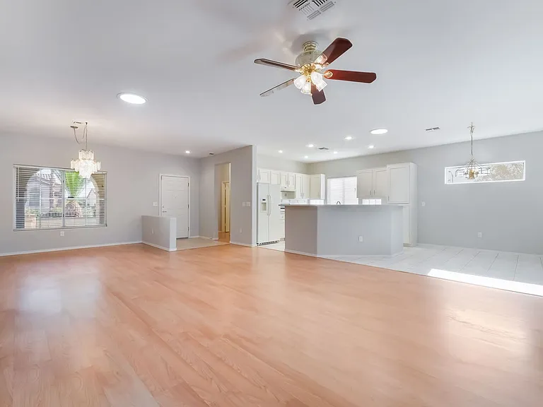 2571 Thatcher Ave — Photo 5