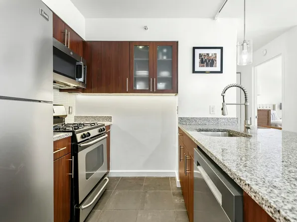 555 West 23rd Street image 3 of 7