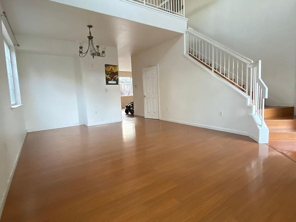 1st image of 407 Fieldstone Dr