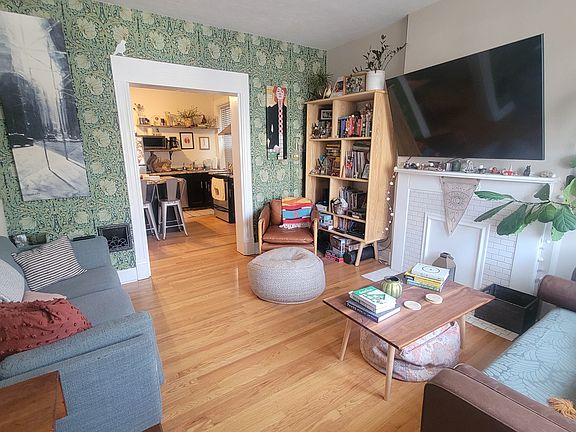 2nd image of 4102 Botanical Ave #1F
