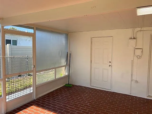 2820 SW 65th Ave — Photo 15