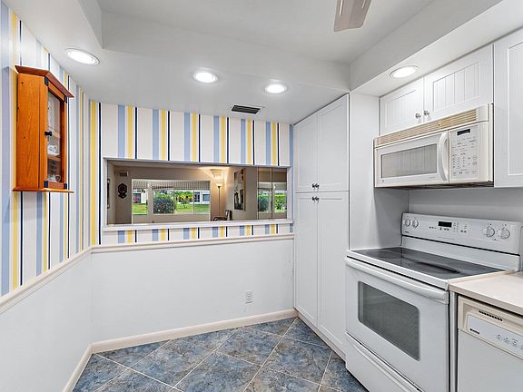 3rd image of 3186 Via Poinciana #111