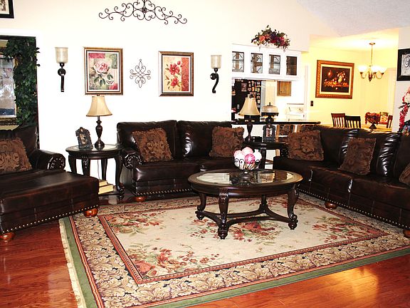 Spacious living room