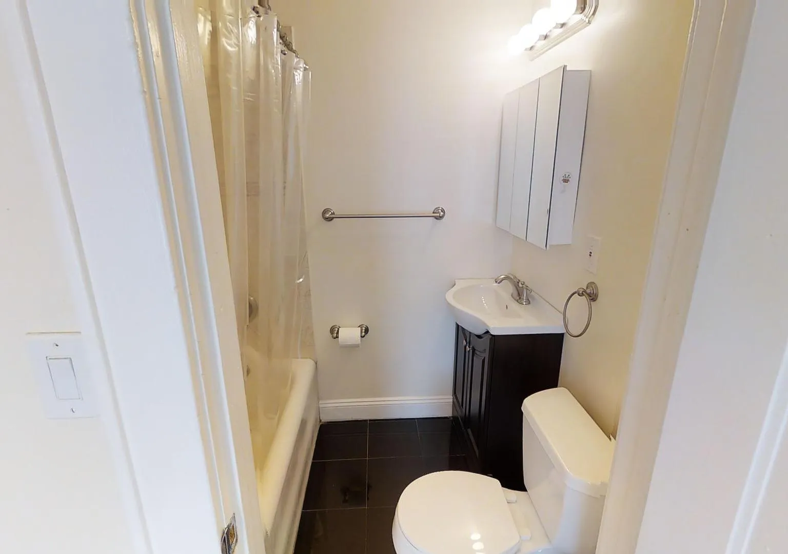4 bed, $2,600 — Photo 4