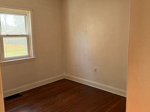 5th image of 113 Brookside Ave #1