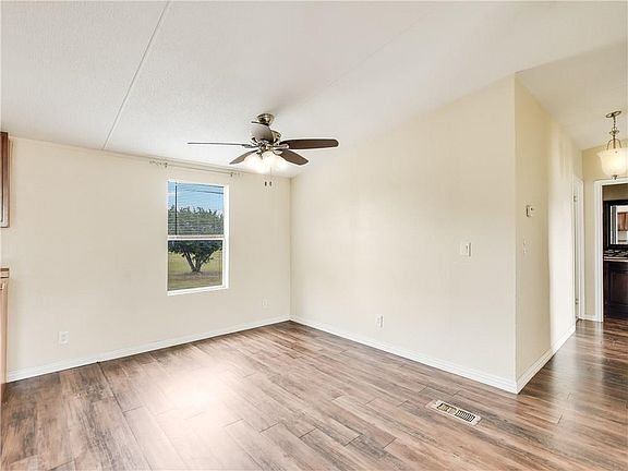4th image of 270 Koeglar Dr
