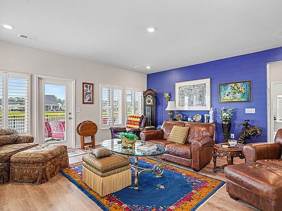 4th image of 2091 Santa Maria St.