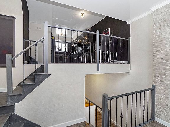 4th image of 55 Sandywood Ln