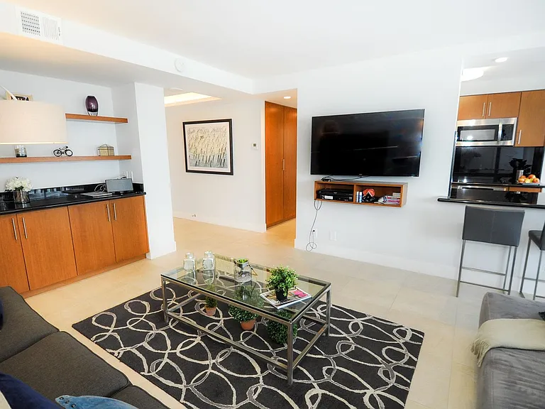 1810 Avenida Del Mundo #1009 — Photo 6