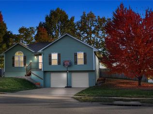 723 E 14th St, Kearney, MO 64060