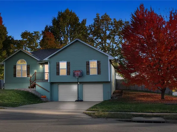 723 E 14th St, Kearney, MO 64060
