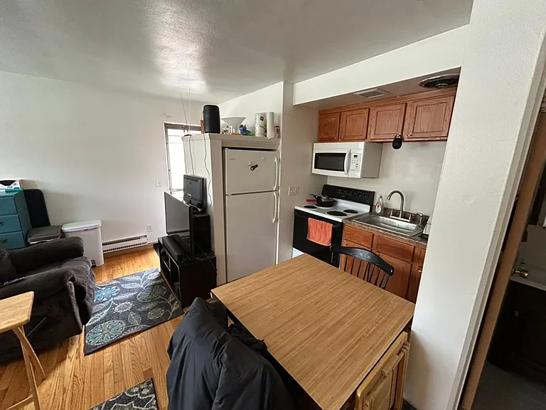 509 Midvale Ave — Photo 5