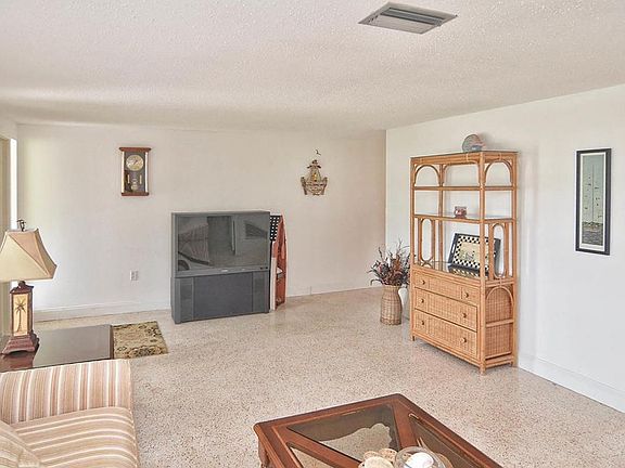 3rd image of 1350 Oxford Dr
