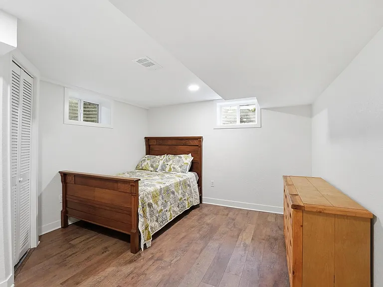 2923 W 50th St — Photo 24