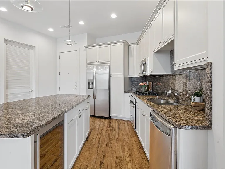 5005 Hidalgo St #210 — Photo 14