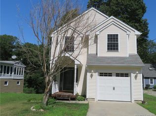 59 Oakwood Rd, Niantic, CT 06357
