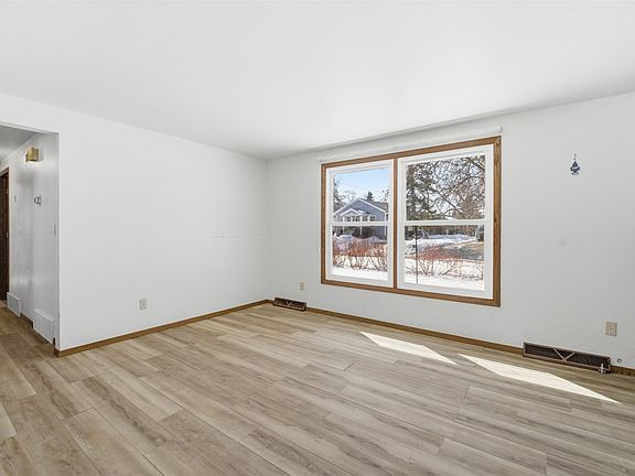 4th image of 224 S Telulah Ave