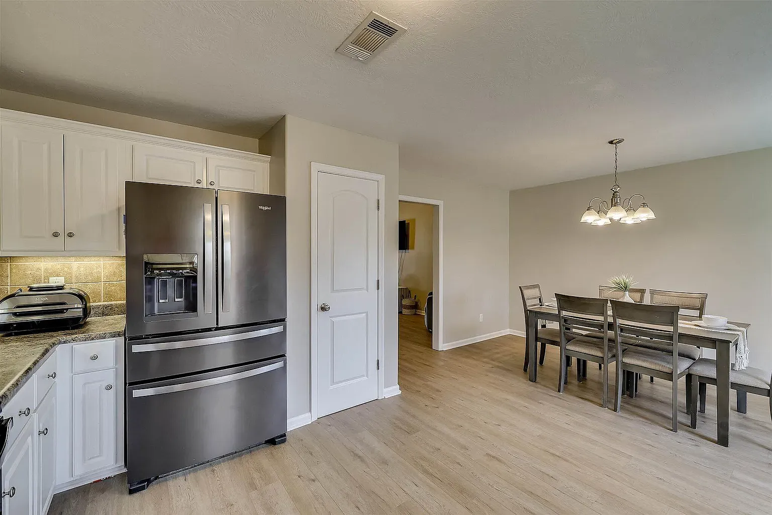 613 Dunrobin Ln — Photo 4
