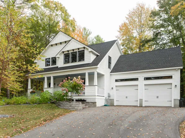 8 Dixon Dr, Kennebunk, ME 04043