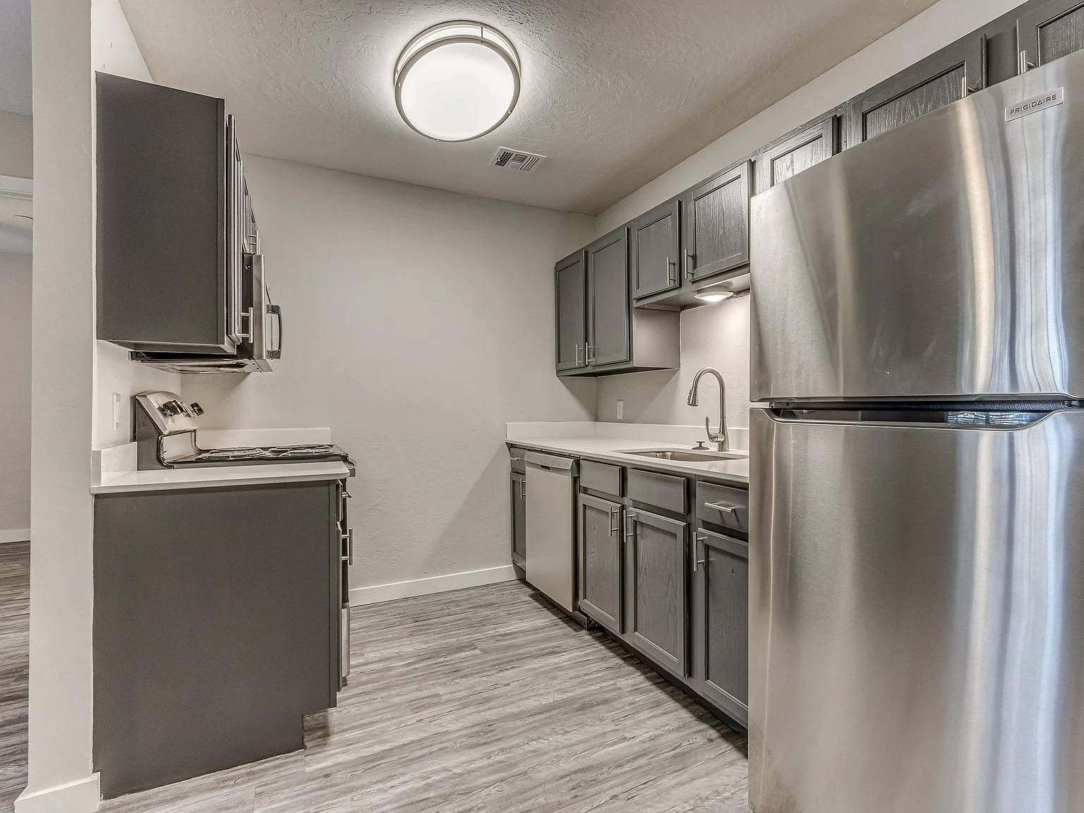 Oak Place — Photo 1