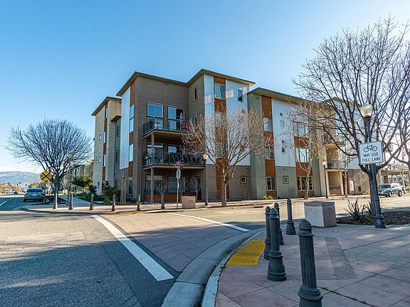 2nd image of 17590 Depot St #103