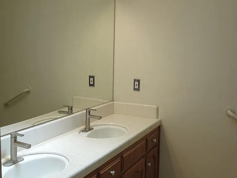 878 E Catalina Cir — Photo 17