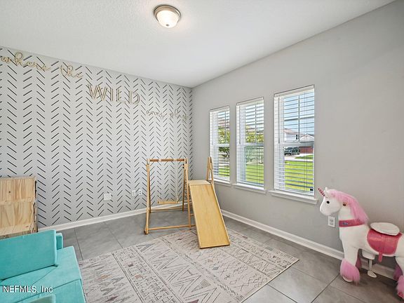 4th image of 218 WILLOW CREEK Court