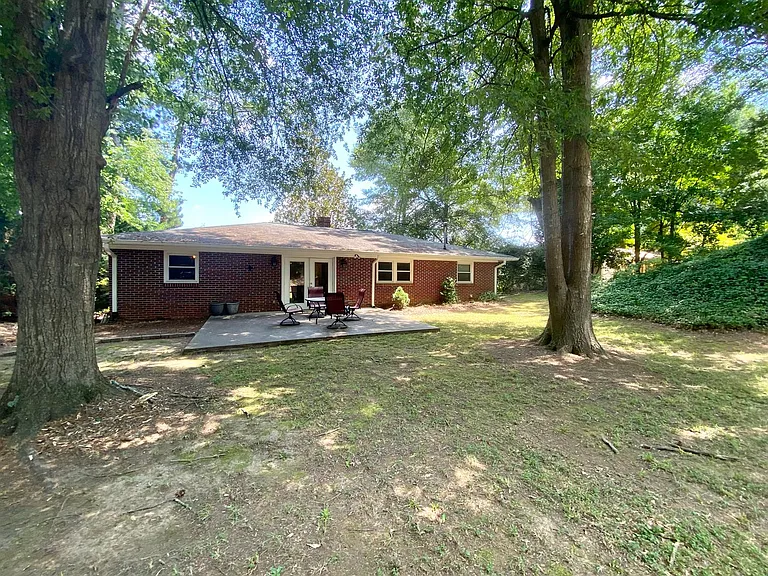 129 Freedom Dr — Photo 35
