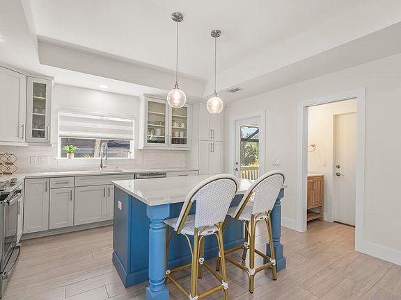3rd image of 3708 Agate Ct