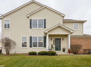 109 Briarwood Dr, Gilberts, IL 60136