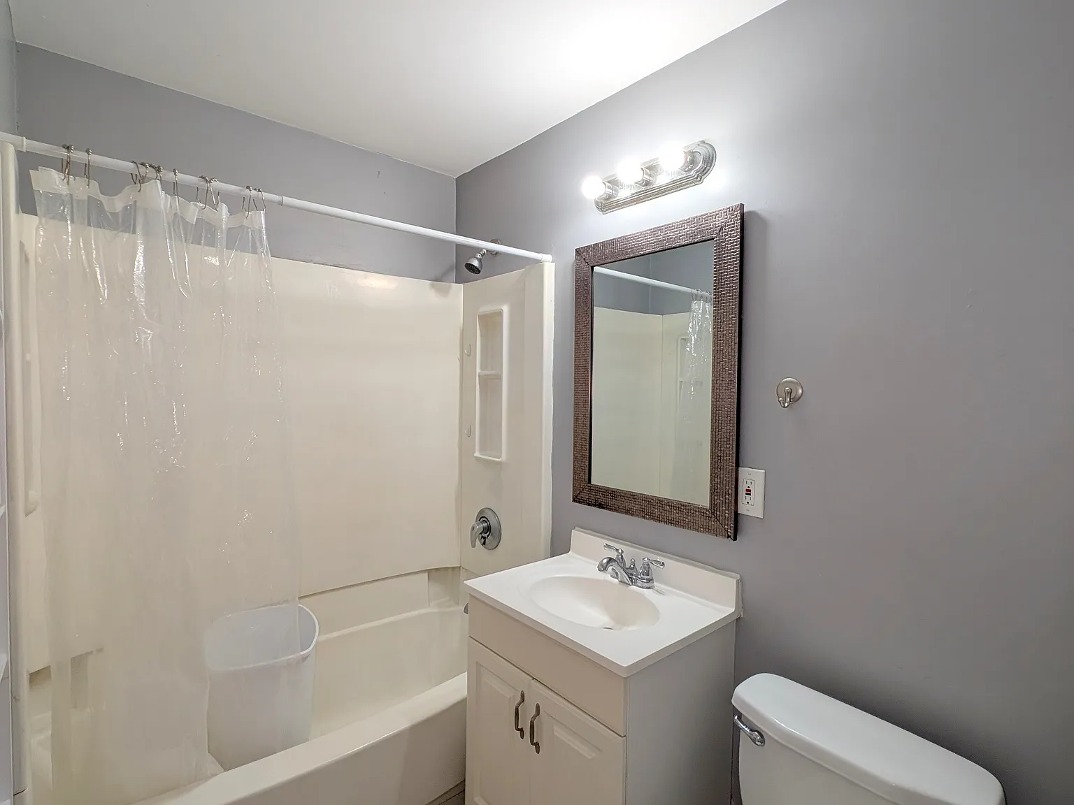 2 bed, 900 sqft, $2,600 — Photo 4