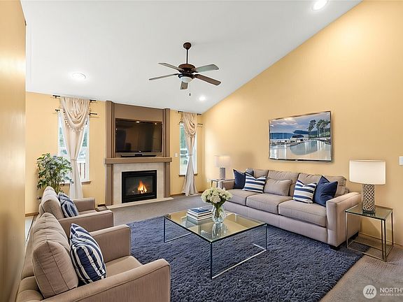 4th image of 10705 Umtanum St SE