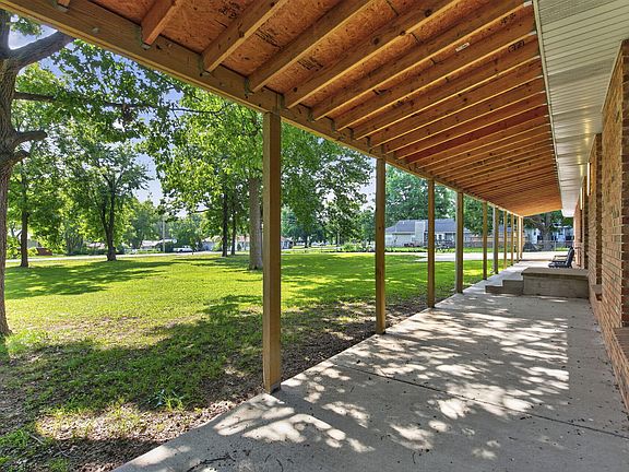 3rd image of 3643 S Scenic Avenue