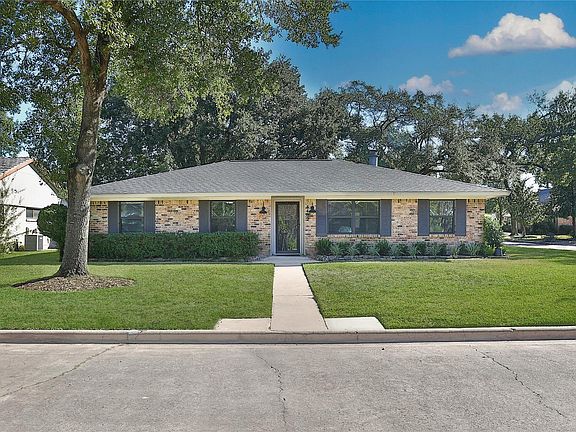 2nd image of 4402 Fallbrook Dr