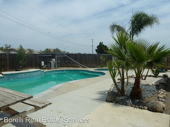 3rd image of 2226 Greenbriar Dr