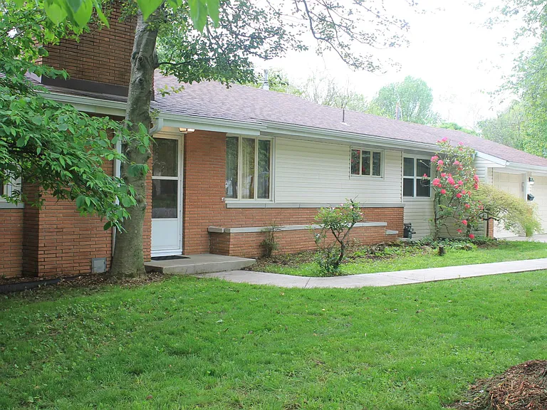 1860 E Glenwood St — Photo 26