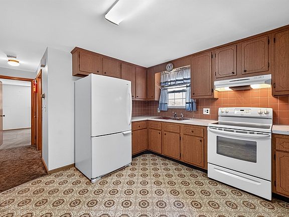 5th image of 1 Ridgeway Ave