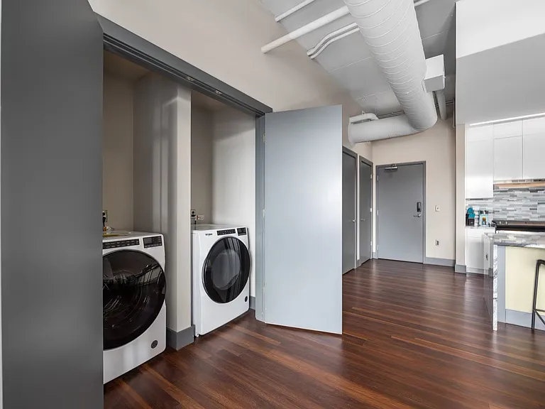 The Leonard Luxury Apartments — Photo 11