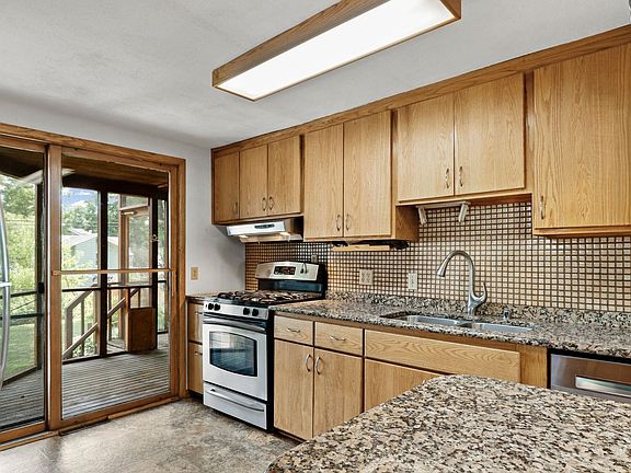 4th image of 4017 Meyer Ave