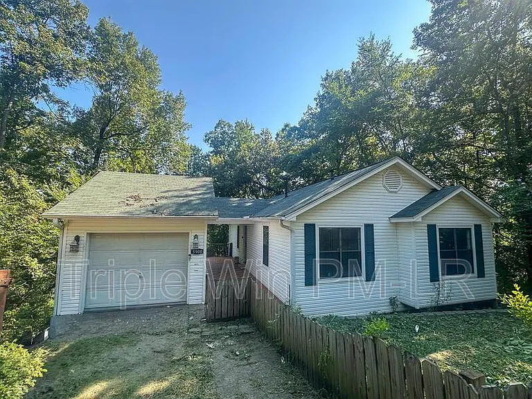 5900 Foxboro Dr — Photo 2