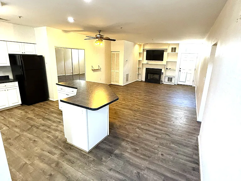 1160 Wickford Ct #10F — Photo 6