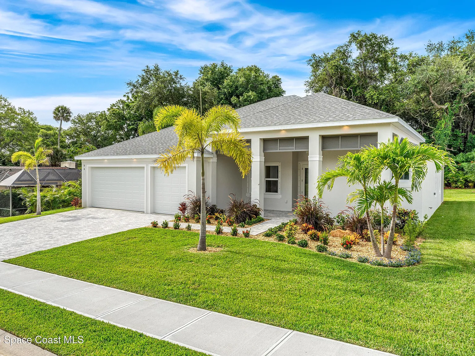 4 bed, 3.0 bath, 2393 sqft, $3,995 — Photo 2